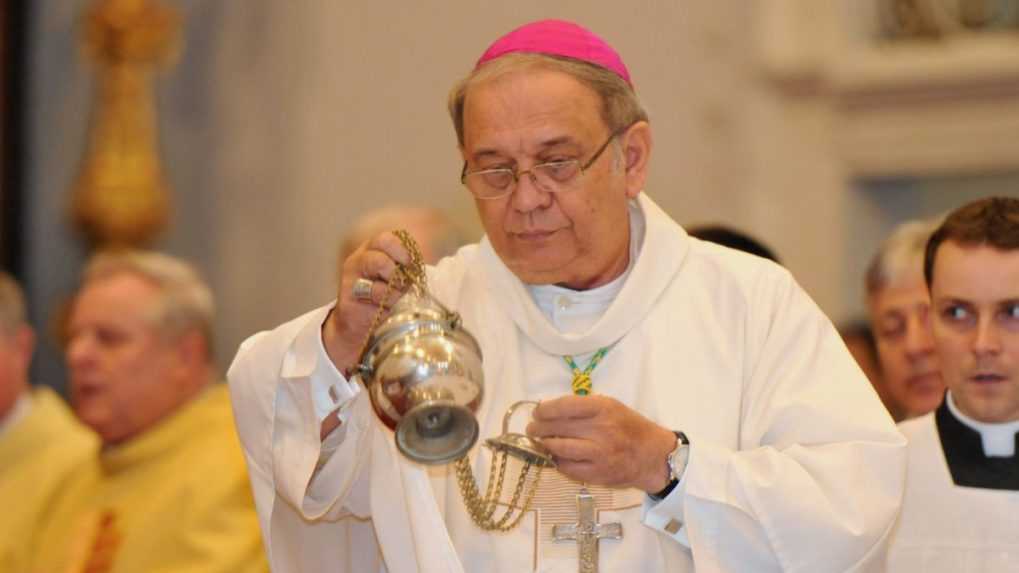 Trnavský arcibiskup sa ospravedlnil rodinám obetí zo Zámockej