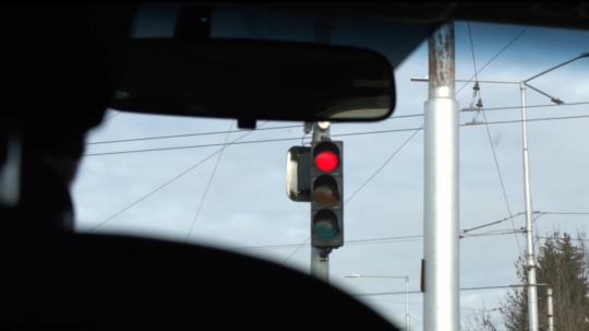 Červená na semafore.