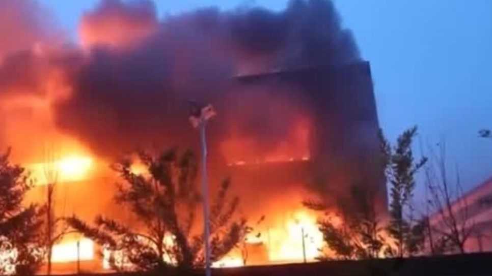 Pri požiari vo fabrike v centrálnej Číne prišlo o život 38 ľudí