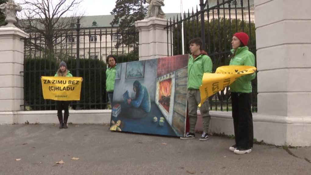 Aktivisti Greenpeace žiadajú od vlády okamžité riešenie energetickej krízy