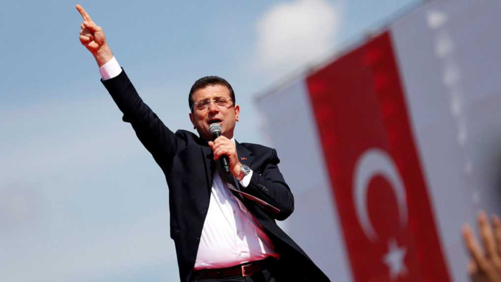 Primátorovi Istanbulu Imamogluovi hrozí zákaz politickej činnosti