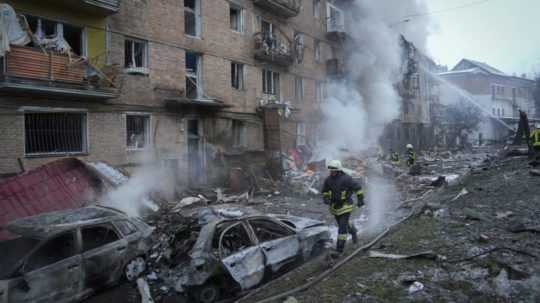 hasiči zasahujú pri výbuchoch v Kyjeve