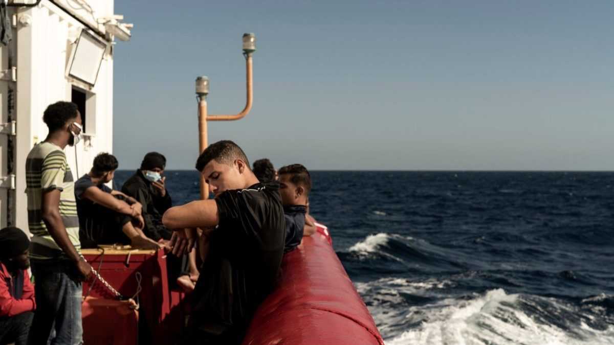La France autorisera un navire avec 234 migrants à accoster