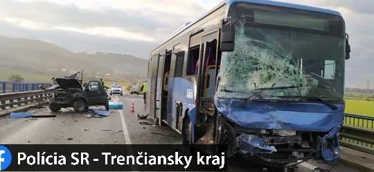Na snímke tragická nehoda v okrese Ilava.