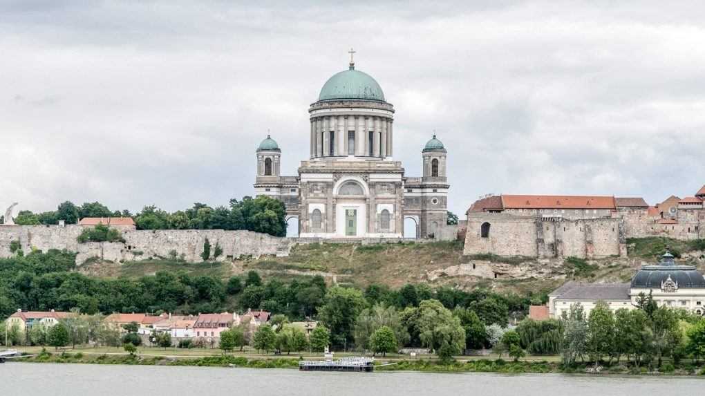 V Maďarsku obvinili občana Slovenska podozrivého z vraždy ženy v Ostrihome
