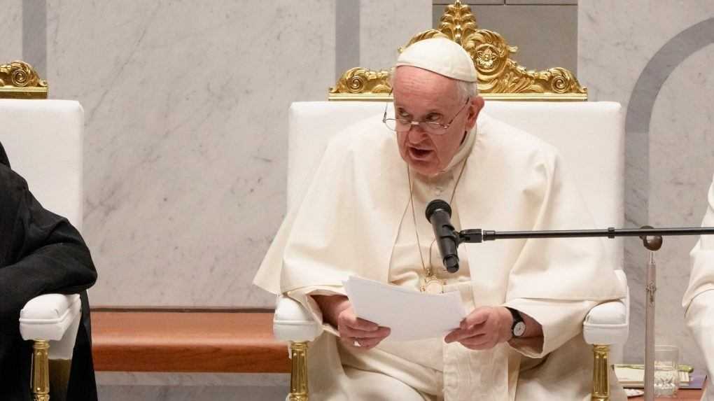 Pápež František v Bahrajne znova žiadal ukončenie špirály násilia vo svete