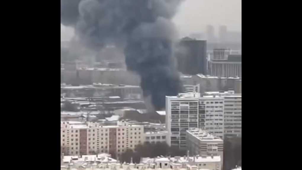 Pri požiari skladu v centre Moskvy zahynulo najmenej sedem ľudí