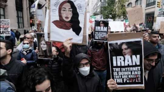 Na ilustračnej snímke protest v Iráne.