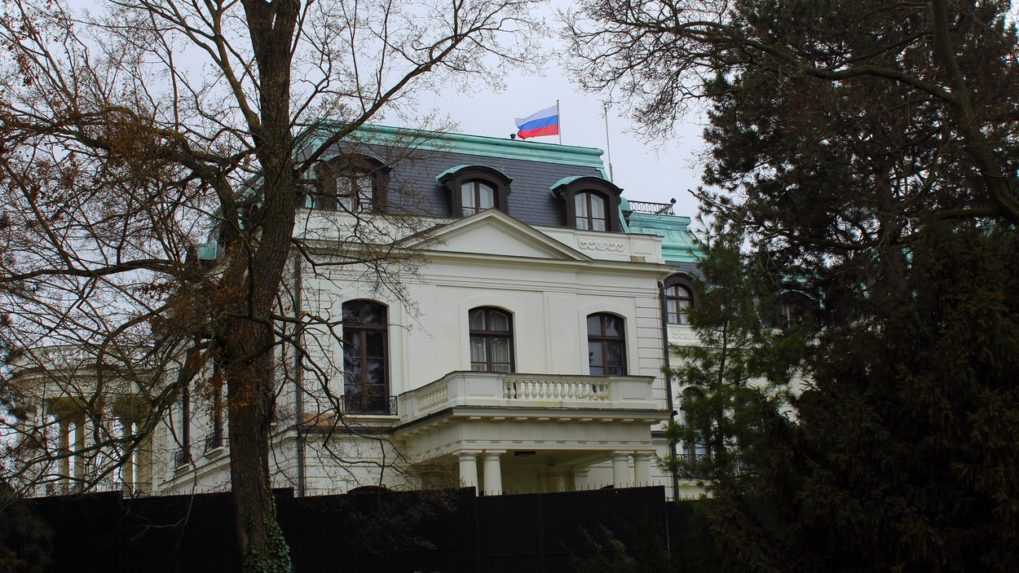 Česi v petícii žiadajú odpojenie ruskej ambasády od energií