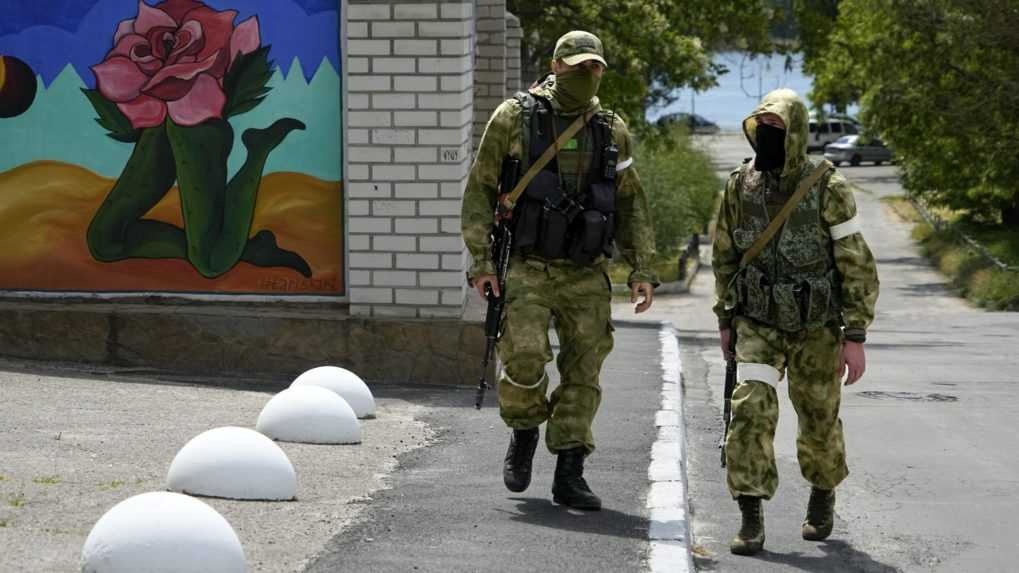 Kyjev vyšetruje zábery, na ktorých podľa Moskvy Ukrajinci popravili ruských vojakov
