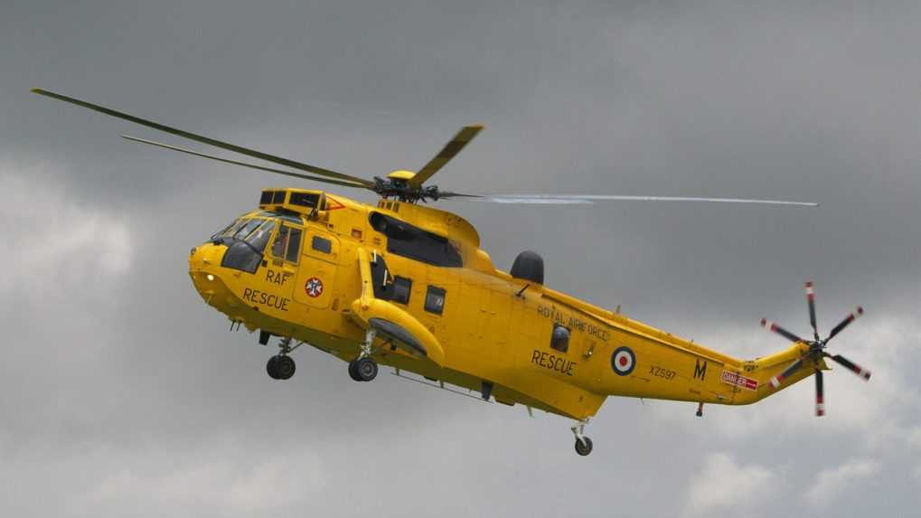 Britský vrtuľník Sea King určený na záchranárske a pátracie práce.