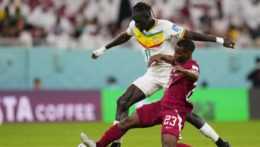 Hráči v zápase Senegalu proti Kataru na MS 2022 vo futbale.