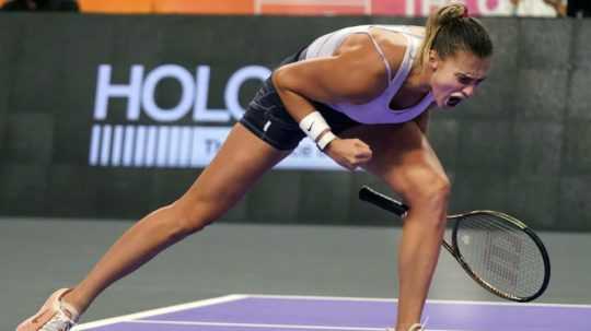Bieloruská tenistka Arina Sobolenková sa teší z víťazstva.