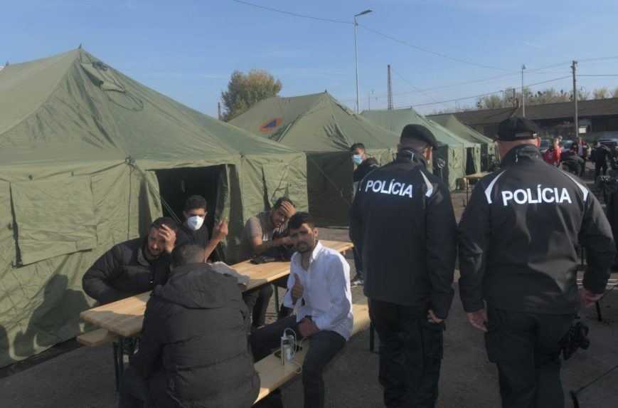 V Kútoch postavili stanové mestečko pre migrantov