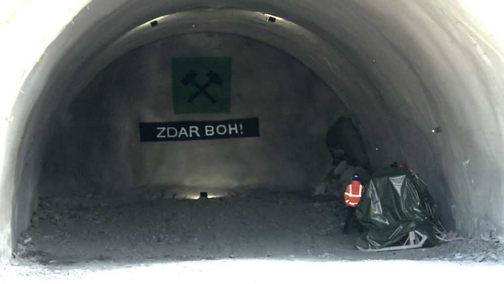 Prerazili diaľničný tunel Čebrať pri Ružomberku