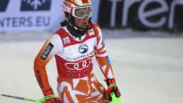 Slovenská lyžiarka Petra Vlhová reaguje v cieli po jej jazde v druhom kole slalomu žien v alpskom lyžovaní vo fínskom Levi.