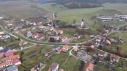 Na snímke pohľad zhora na obec Žehra.