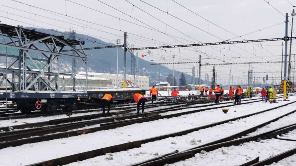Železnice ukončili po nehode nákladného vlaku v Žiline všetky práce