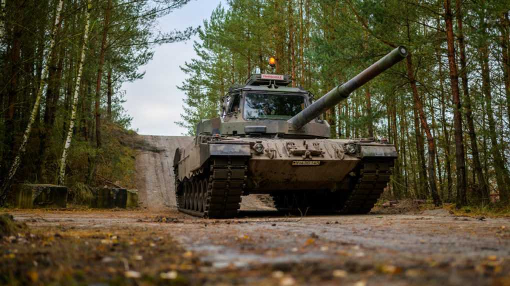 Viac Nemcov je proti poslaniu tankov Leopard Ukrajine, ako za poslanie