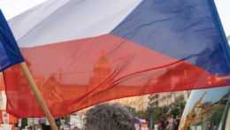 Ilustračná snímka českej vlajky.