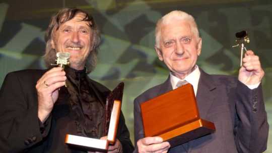 Na archívnej snímke režisér Juraj Jakubisko (vľavo) a majster filmového strihu Maximilián Remeň.