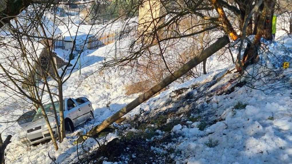 Dopravná nehoda pri obci Rudňany si vyžiadala dve obete