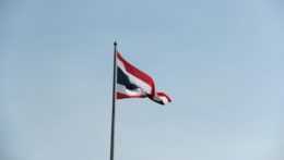 Na ilustračnej snímke vlajka Thajska.