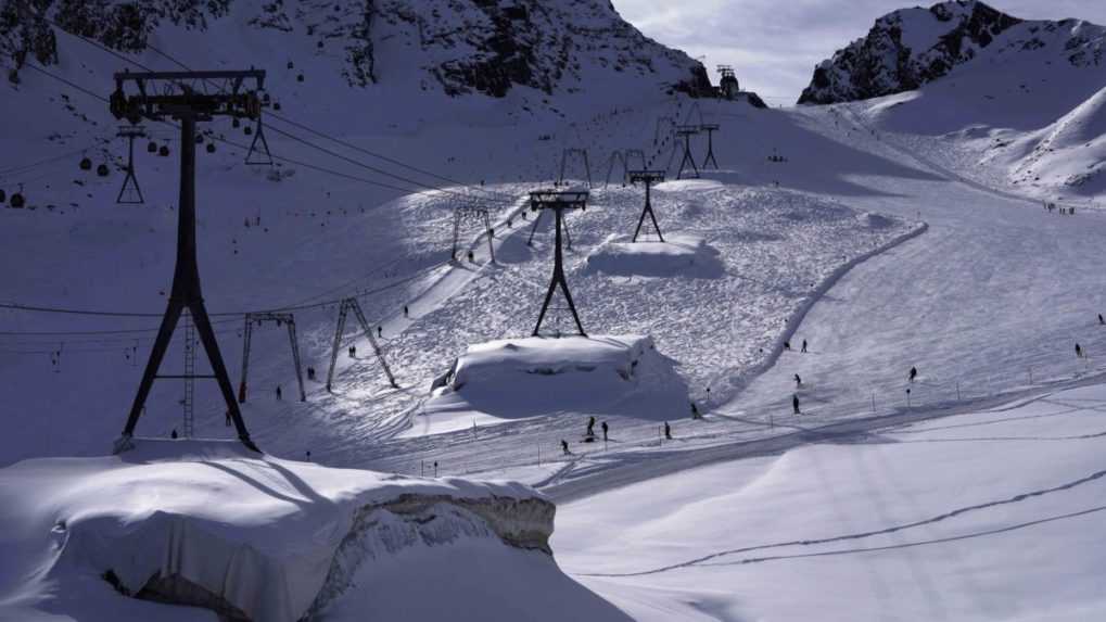 Dvaja mladí Nemci zomreli počas lyžovačky v rakúskom Tirolsku