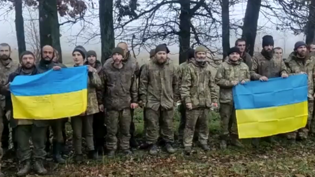 Ukrajina hlási, že pri výmene zajatcov získala späť 64 vojakov vrátane