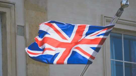 Ilustračná snímka vlajky Veľkej Británie.