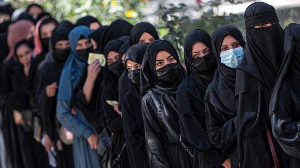 Taliban nariadil mimovládnym organizáciám, aby zakázali ženám chodiť do práce