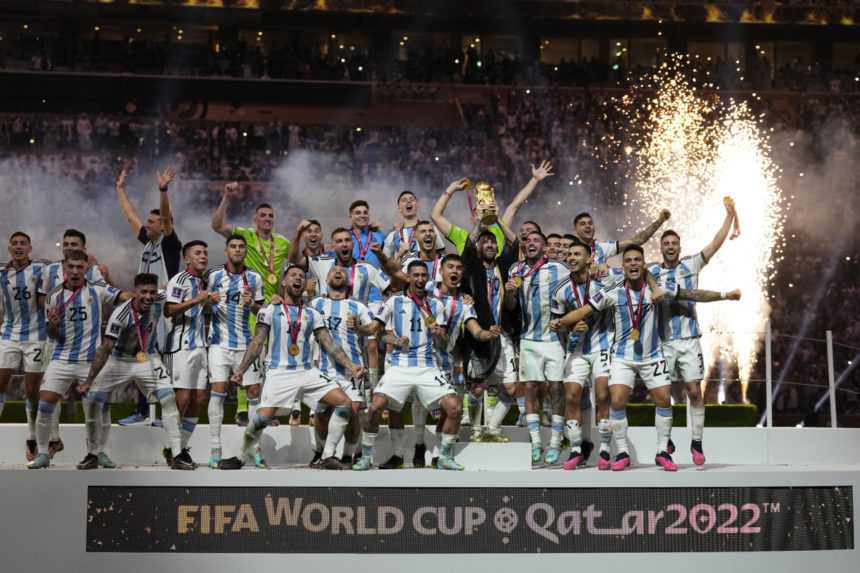 MS vo futbale 2022: Titul patrí Argentíne. Messiho družina zdolala Francúzsko