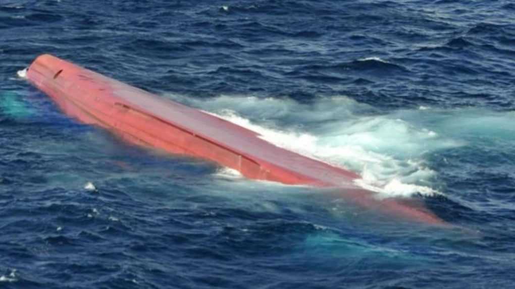 Pri brehoch Japonska sa potopila loď s 22 ľuďmi, 14 sa podarilo zachrániť