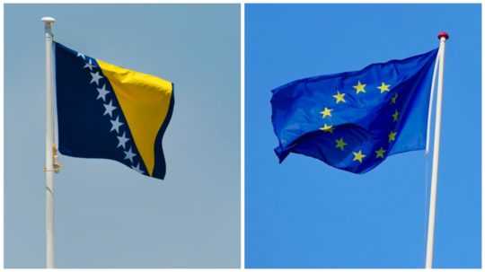 Vlajky Bosny a Hercegoviny a Európskej únie.