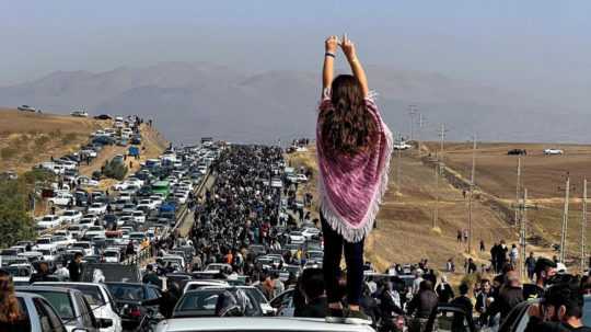 Protesty v Iráne po smrti mladej Kurdky Mahsy Amíníovej.