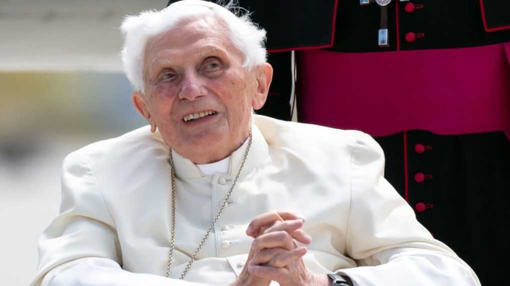 Stav emeritného pápeža Benedikta XVI. je vážny, ale stabilný