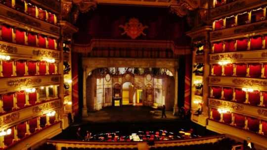 Na snímke interiér milánskej opery La Scala