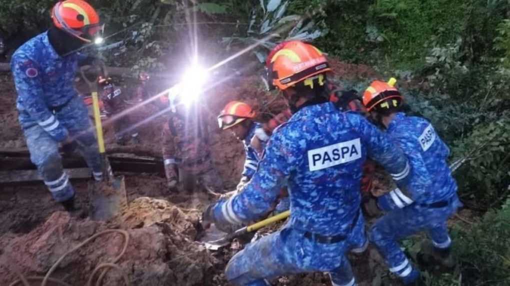 Pri zosuve pôdy v Malajzii zomrelo najmenej 16 ľudí