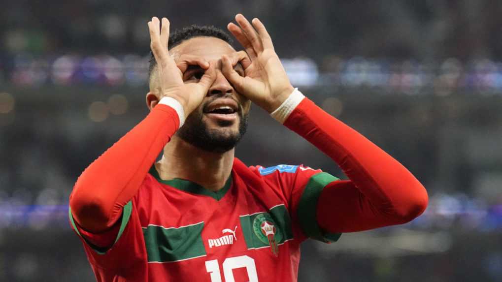 Marocký hráč Youssef En-Nesyri oslavuje po tom, ako strelil úvodný gól v zápase.