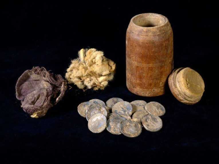 Pri Mŕtvom mori našli archeológovia strieborné mince spred 2 200 rokov