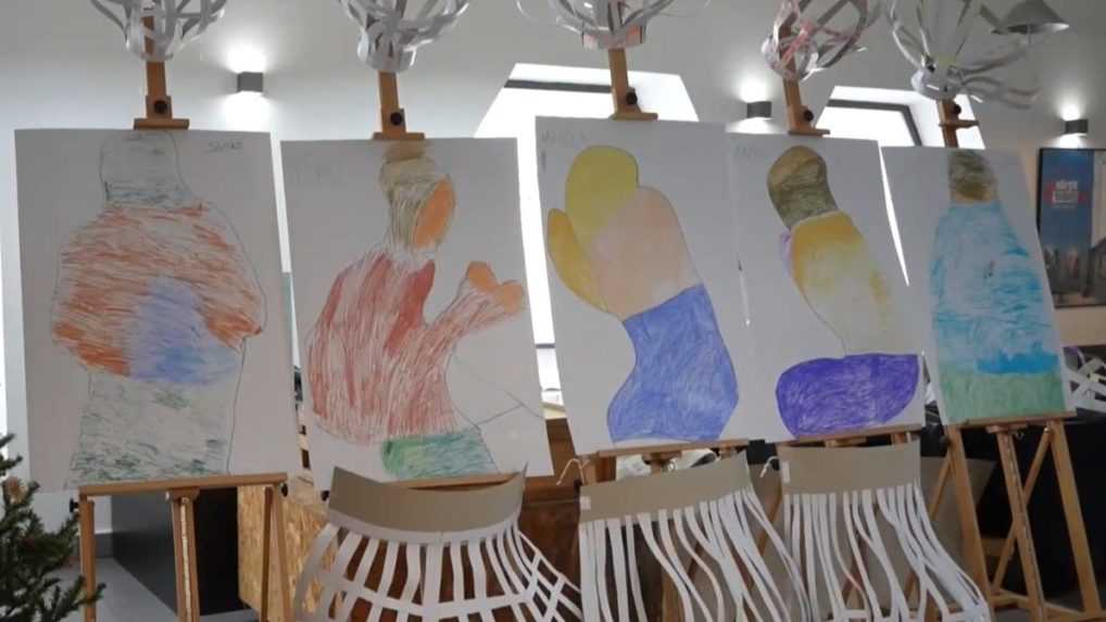 V Tatranskej galérii popri tvorbe známych umelcov visia aj autoportréty rómskych detí