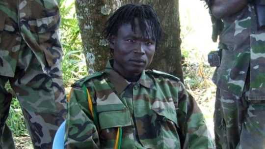 Na ilustračnej snímke bývalý veliteľ ugandskej povstaleckej skupiny Dominik Ongwen.