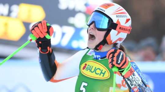 Slovenská lyžiarka Petra Vlhová sa teší po príchode do cieľa.