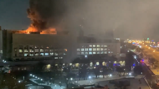 Na snímke požiar mäsokombinátu v Moskve.