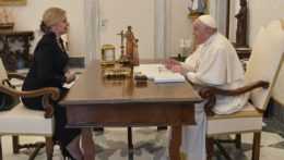 Na snímke prezidentka Zuzana Čaputová počas osobnej audiencie s pápežom Františkom vo Vatikáne.