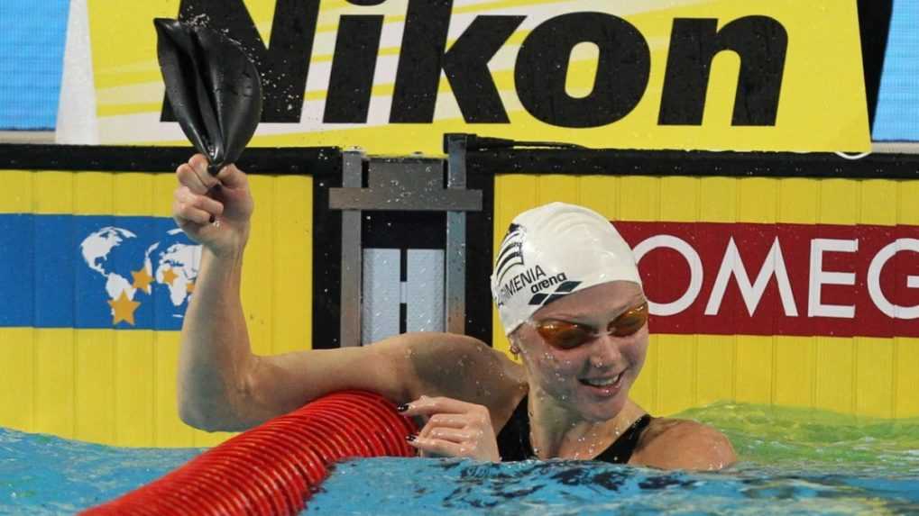 Bieloruskú olympijskú medailistku v plávaní odsúdili v neprítomnosti