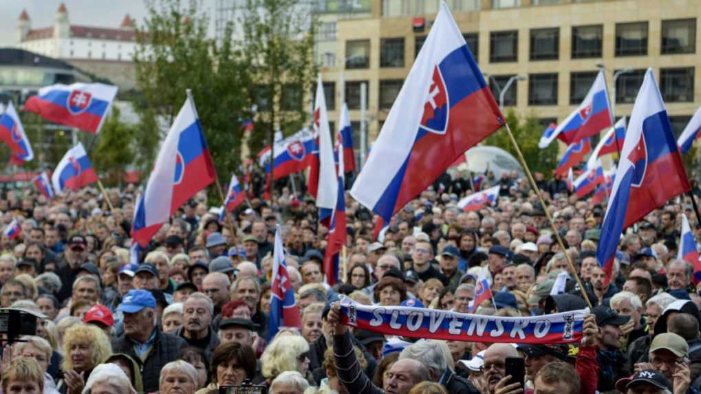 Vyše polovica Slovákov nie je spokojná s fungovaním demokracie