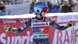 Američanka Mikaela Shiffrinová reaguje v cieli Super G Svetového pohára alpských lyžiarok vo švajčiarskom stredisku St. Moritz.
