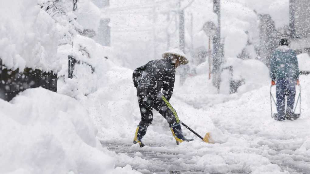 Silné sneženie si v Japonsku vyžiadalo 13 mŕtvych a desiatky zranených