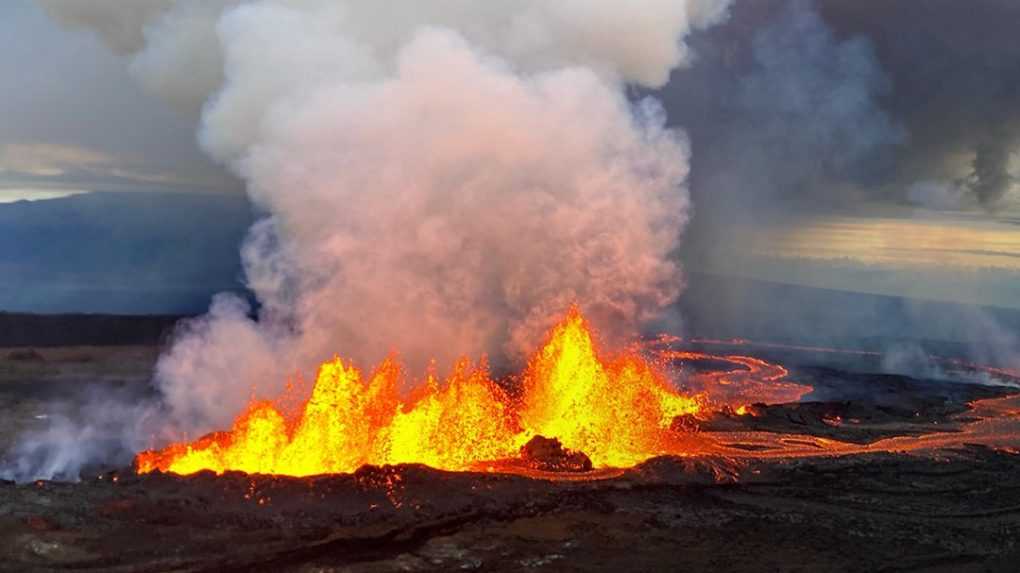 Sopka Mauna Loa na Havaji vybuchuje už štvrtý deň